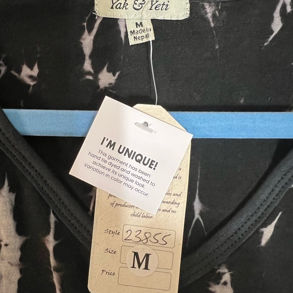 Chic Women's Black and Cream Top - Picture 5 of 6